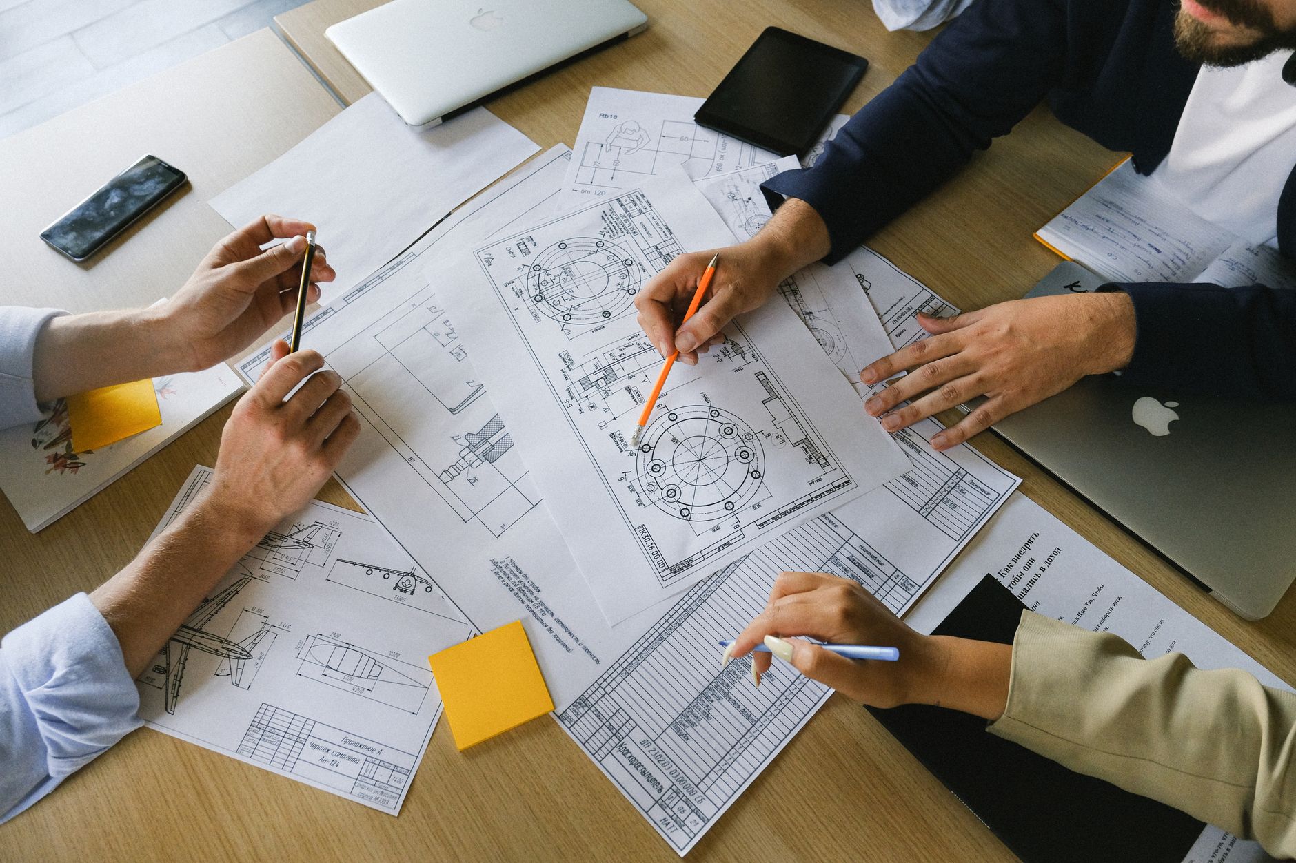 Sales engineers øker 11 prosent mens markedsføring kuttes
